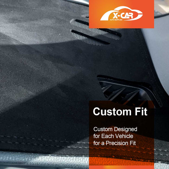 X-CAR dash mat for Toyota Kluger 2014-2021 installed on the dashboard of a Toyota Kluger.