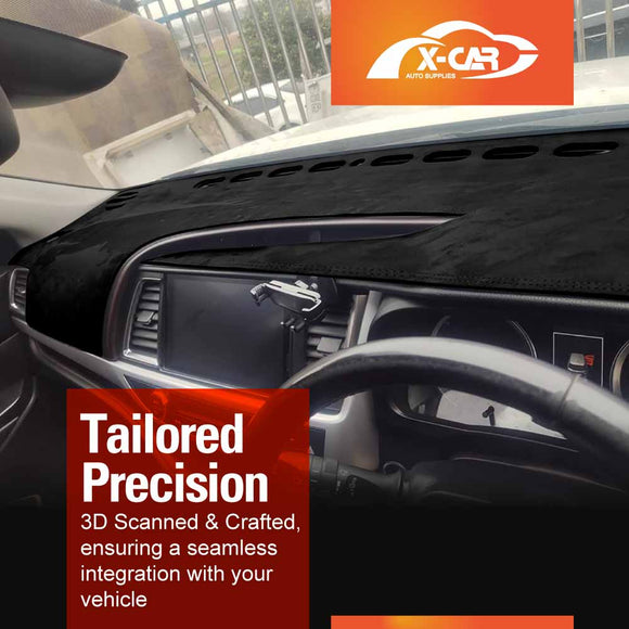 X-CAR dash mat for Toyota Kluger 2014-2021 installed on the dashboard of a Toyota Kluger.