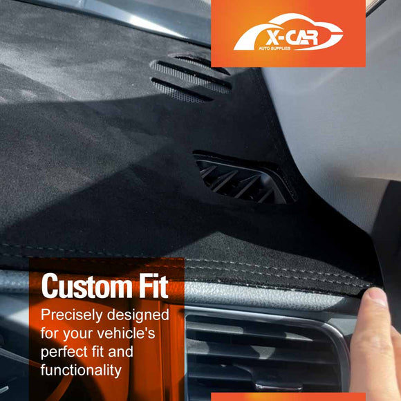 X-CAR dash mat for Toyota Kluger 2014-2021 installed on the dashboard of a Toyota Kluger.